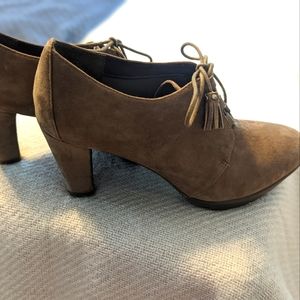 NWOT Anne Klein iflex lace up ankle booties with tassel size 8.5